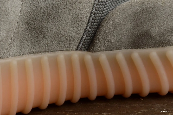 LIGHT 750 YEEZY ADIDAS GUM GLOW BB1840 BOOST DARK GREY 0722